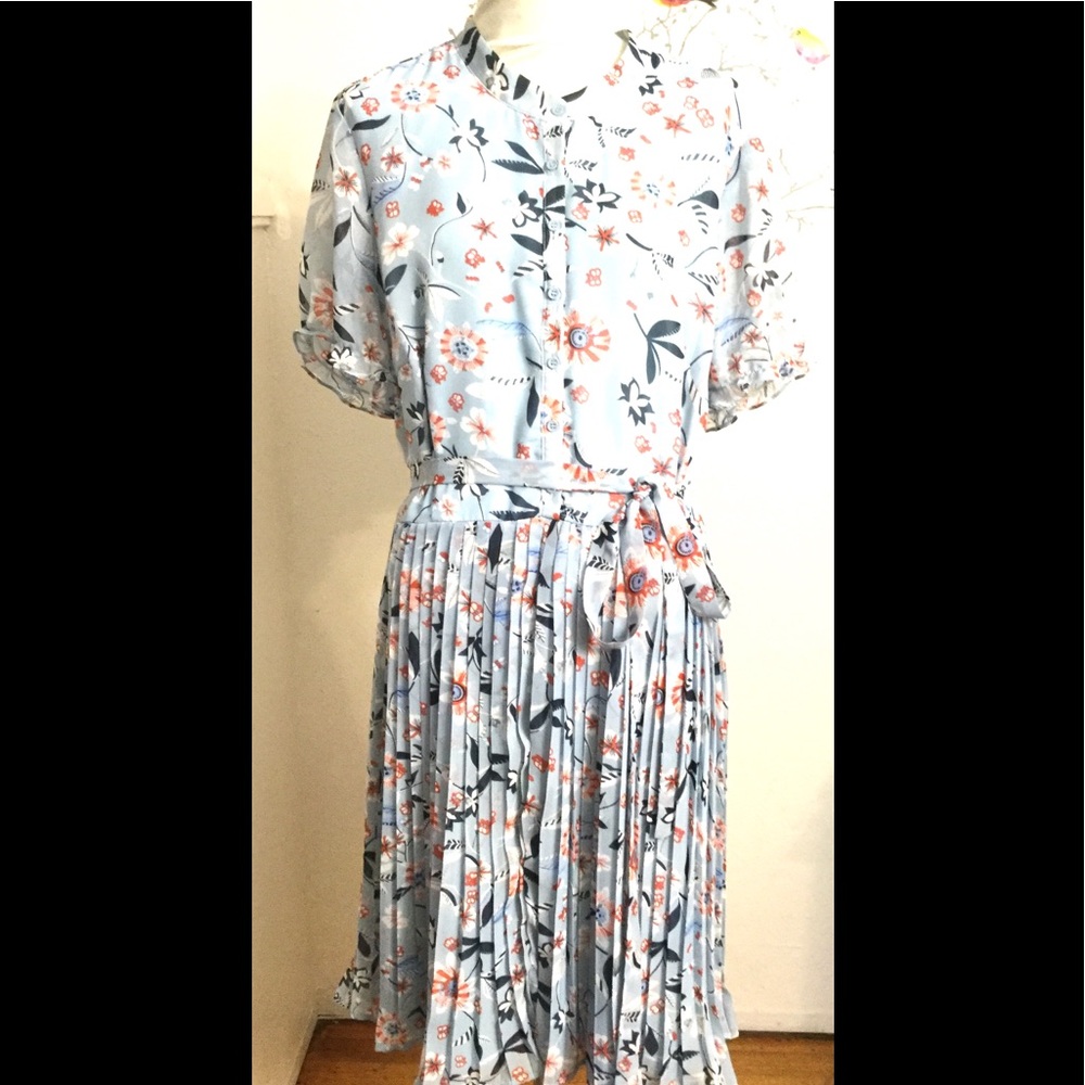 NWT Liza Luxe Design Pleaded Short Sleeve Floral